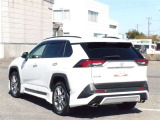 明るく広々、落ち着いた店内では、中古車のご検討・ご購入のほか、携帯電話(au)の購入等、様々なご相談に幅広く応えていきます♪