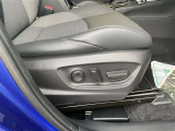 パワーシート搭載。微妙な調整が手軽にでき、最適なポジションで運転することが可能です。