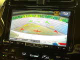 【バックカメラ】駐車時に後方がリアルタイム映像で確認できます。大型商業施設や立体駐車場での駐車時や、夜間のバック時に大活躍!運転スキルに関わらず、今や必須となった装備のひとつです!