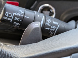 運転席の手元でシフトアップシフトダウンの操作が可能なパドルシフトを装備しています♪