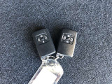 スマートキー2本付き!キーをポケットやカバンに入れておくだけでドアの施錠・開錠やエンジンスタートの操作が簡単です!