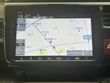 周辺の道路や地名を画面上で確認でき、現在地を把握したいときに便利です。目的地までの移動をサポートするナビ画面として、慣れない場所へのお出かけでも道順の確認に役立ちます。