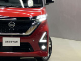 【ハイビームアシスト】先行車や対向車のライト、周辺の明るさに合わせて、ハイ・ロービームを自動で切り替え。切り替えのわずらわしさと切り替え忘れを無くしてくれます!