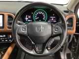 ハンドルにHondaセンシング系のクルーズコントロールやレーンキープアシストなどのスイッチと、オーディオの操作スイッチが装備されています。ハンドルから手を離さず安全に操作できます。