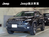 流麗かつダイナミックなボディの中に、ジープのDNAを受け継いだ証しとなる、7スロットグリルと台形ホイールアーチ。