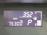 スペアタイヤレス車です。応急セットを搭載しております。