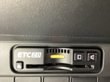 ハンドルの右側にETC2.0がついています。高速道路の料金所の通過も楽々です。カードの取り出しもしやすい場所についています。