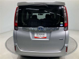 バックカメラが付いているので後方確認が非常にしやすいです。今や運転初心者も熟練者も必須装備!ついていて損はないですね♪
