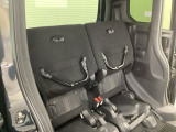 リアシート座面を持ち上げると、背の高い荷物を積むのに便利なトールモードに変身します!多彩なシートアレンジで使い勝手良好!