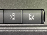 【両側パワースライドドア】スマートキーや運転席のスイッチで後席両側スライドドアの開閉が可能♪電動だから力を入れてドアを開ける必要が無く、小さなお子様でも簡単に開け閉めでき快適です♪
