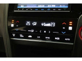 運転席と助手席の温度設定の変更が可能な左右独立タイプのデュアルエアコンです♪♪♪暑がりな人・寒がりな人も誰もが車内を快適にお過ごしいただけます♪♪♪