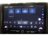 【安心降車アシスト】リヤバンパー内側にある後側方レーダーセンサーを使用し、各席乗員によるドア開き時のドアと車両・自転車の衝突可能性の判断の支援することで、事故軽減に貢献するシステムです。
