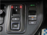 シフトはボタン操作となっており、直感的な操作性により、ドライバーの快適な運転を支援。P・N・Dは押す、Rは引くという人間の感覚にマッチした操作感です。