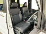 【運転席・助手席】内装ルームクリーニング済みです。しっかり綺麗にしていますので、是非、お確かめください。車に自信があるからこそ、是非一度ご来店頂き内外装も見てもらえると幸いです。