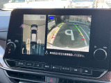 空から車を見たような「アラウンドビューモニター」!車の周りが一目で確認できるので、小さなお子様や障害物があっても安心して乗ることができます。