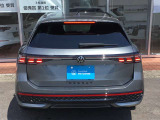 横一文字のテールランプが特徴的!ワイドで存在感のあるリアデザインに仕上がっています。