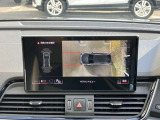 サラウンドビューカメラ装備 車両の4つのカメラから得た映像を合成し、上空から眺めているような映像をモニターに映し出します。車両周辺の歩行者や障害物などの発見に役立ちます。
