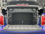 使い勝手の良いトランクスペースを確保し、荷物もしっかり収納可能。お買い物はもちろん、旅行やアウトドアなど様々なシーンで活躍する実用性の高いラゲッジルームです。