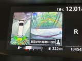 【アラウンドビューモニター】専用のカメラにより、上から見下ろしたような視点で360度クルマの周囲を確認することができます☆死角部分も確認しやすく、狭い場所での切り返しや駐車もスムーズに行えます。
