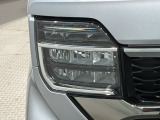 LEDヘッドライトは、点灯の瞬間から最大光量を発揮し、突然暗くなるトンネルなどでの安定感を高めます。