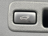 【パワーバックドア】スマートキーや運転席のボタンを押すだけでリアゲートが自動で開閉します!荷物を持っている時や、高い位置にあるバックドアを閉める際に便利な機能です♪