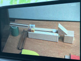 テレビ番組の映像を画面で楽しめる装備です。停車中の待ち時間などに視聴でき、車内で過ごす時間を快適に演出します。映像を楽しむ際は、安全のため必ず停車してご利用ください。