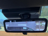 【デジタルインナーミラー】後席の大きな荷物や同乗者で後方が確認しづらい時でも安心!カメラが撮影した車両後方の映像をルームミラー内に表示。クリアな視界で状況の確認が可能です!