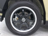社外品の15インチアルミホイールを装着しています。タイヤサイズ165/65R15