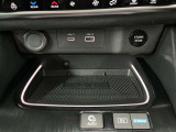 便利なUSB電源ソケット・ワイヤレス充電・シガーソケットなど電源供給はバッチリです。