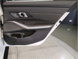 車の乗り降りの際に必ず触るドアハンドルです。使用感が気になる方はお気軽にお申し付けくださいませ。