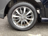 アルミホイールです。足元が引き立つので、車全体のイメージがアップしますよ!