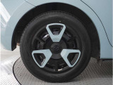 【ホイールキャップ】車に良く似合う純正ホイールキャップが装備されています。各種社外アルミホイールや、スタッドレスタイヤも取扱いしております。是非ご相談ください。