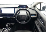 スポーティームード溢れる運転席周りですね。 クイックなドライビングに対応できるよな運転席回りになっています。 ドライブがますます楽しくなりますね!