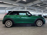 全てのMINIに全国のMINI正規ディーラーでご利用いただける保証をお付けしてご納車させていただいております(一部特殊車両を除く)。