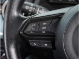 【ステアリングスイッチ】運転中、前方から目線をそらすことなく、オーディオ等の操作が可能な便利機能。安心&快適ドライブにはマストな装備。