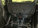 リアシート座面を持ち上げると、背の高い荷物を積むのに便利なトールモードに変身します!多彩なシートアレンジで使い勝手良好!