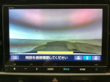 【バックカメラ】運転が苦手な方も車庫入れラクラクです!ギアをリバースに入れれば自動的に切り換わりますので、面倒な操作は不要です♪狭い駐車場もお車を傷つけず安心ですね!
