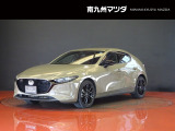 中古車専門再生工場にて熟練専任スタッフが丁寧に清掃、仕上げを実施しております。また、お客様に安心してご検討いただける様、公取協が定める基準に基づき車両検査を実施し、車両状態評価証を発行しております。