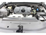 エンジンルームの樹脂部分は丁寧に磨いてツヤをだしています。当社の中古車のエンジンルームクリーニングはとても自信があります★