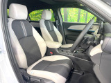 運転席まわりには十分なスペースがあり、大柄な方でもゆったり運転していただける環境です。