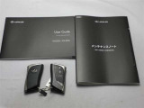取説・メンテナンスノート・スマートキーの3点セットです。