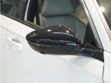 ◆ドアミラーウインカー◆ドアミラーにウインカーを装備しています。対向車に自身の進行方向を合図し安全に運転できます。