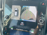 【マルチテレインモニター】車のフロントやサイドのカメラ画像を同時にモニター表示することで、悪路や狭い道を走行時でも周囲の状況確認ができ安心!本格SUVにうれしい装備です♪