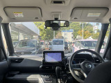視界広々で運転しやすいインパネ