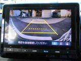 ガイド線表示機能付きのバックカメラで、バックでの車庫入れも安心です。