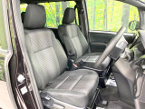 運転席まわりには十分なスペースがあり、大柄な方でもゆったり運転していただける環境です。