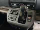 運転席センターに集約され操作性、デザイン性もいいです♪