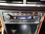 2ゾーンフルオートエアコンを装備。運転席と助手席、それぞれ独立して温度の設定ができます。