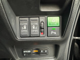 。両側電動スライドドア。荷物で手が塞がる時など簡単にドアの開閉が出来ます。何より力いらずで開閉OK。女性やお年寄りにも優しい。電動機能はOFFにもできますから元気なお子様の駆け出しも安心です。