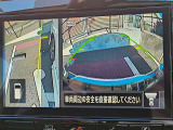左前タイヤ付近の映像でドライバーの死角を補助。発進低速時の障害物、溝等の確認が出来ます。